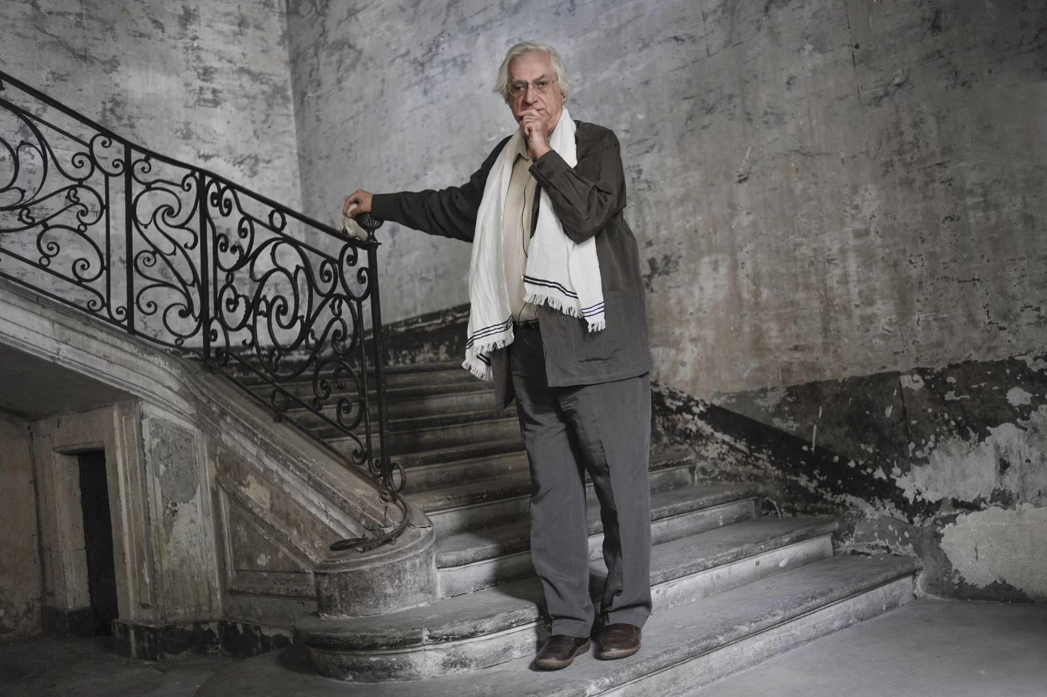 Portrait du réalisateur Bertrand Tavernier réalisé par le photographe Samuel Duplaix à Nîmes en 2011